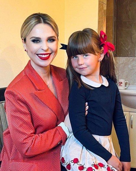 Singer Pelageya brought to light 6-year-old daughter from hockey player Telegin