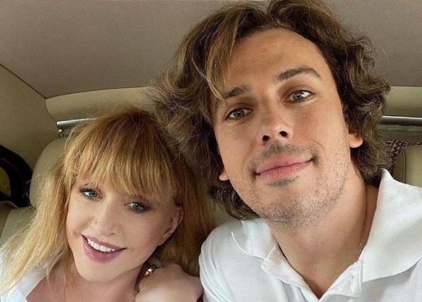 Maxim Galkin* published a new photo with Alla Pugacheva and children in Israel