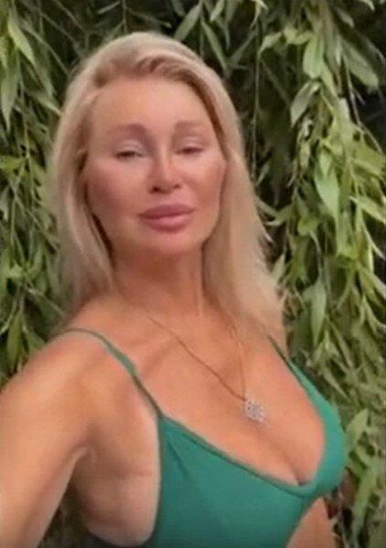 59-year-old singer Vika Tsyganova showed off her figure in a swimsuit