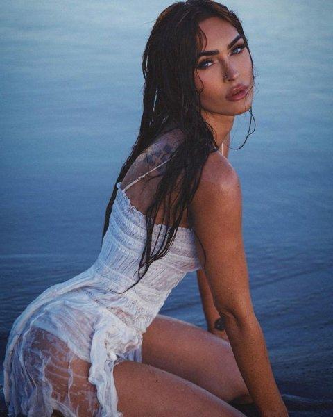 37-year-old actress and model Megan Fox showed her figure in a wet dress