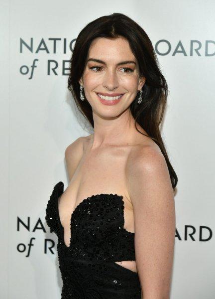 Anne Hathaway chose an extremely bold dress for going to the awards