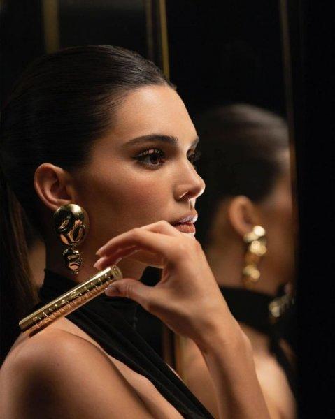Kendall Jenner showed off her porcelain skin tone in the L’oreal advertisement