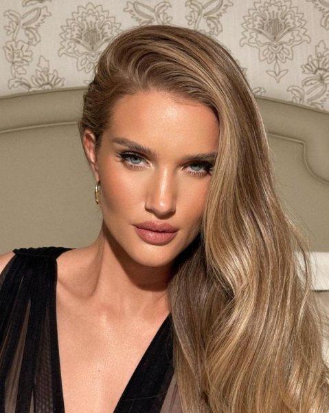 Rosie Huntington-Whiteley starred in the second bed photo shoot for the spring 