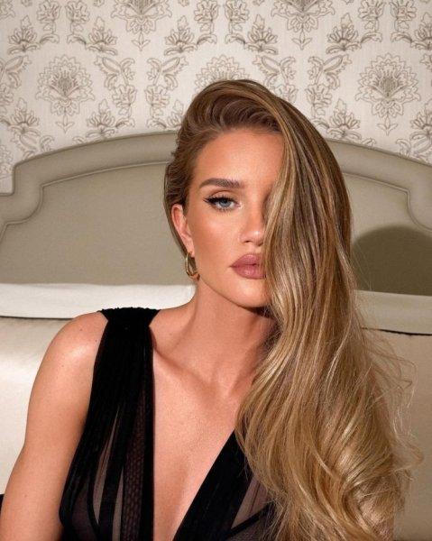 Rosie Huntington-Whiteley starred in the second bed photo shoot of the spring