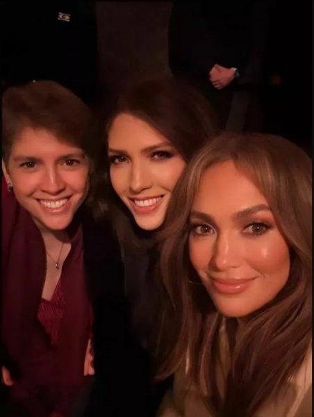 Jennifer Lopez updated blog with a rare photo with her sisters
