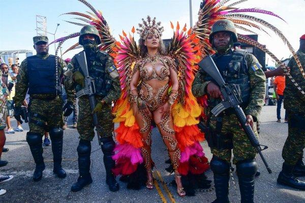 Arriving in her native Barbados, Rihanna attracted the attention of guests with her outfit