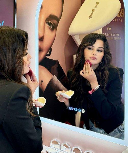 Selena Gomez posted a cute series of photos to advertise her cosmetics brand