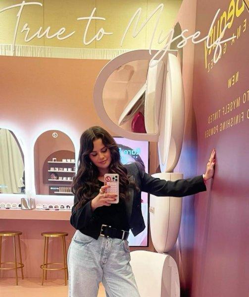 Selena Gomez posted a cute series of photos to advertise her cosmetics brand