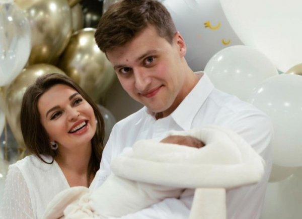 The Internet criticized the wife of figure skater Alexander Enbert, who just gave birth