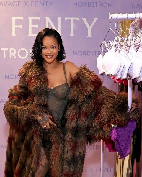 Fur and lingerie: Rihanna has arranged an interesting collaboration