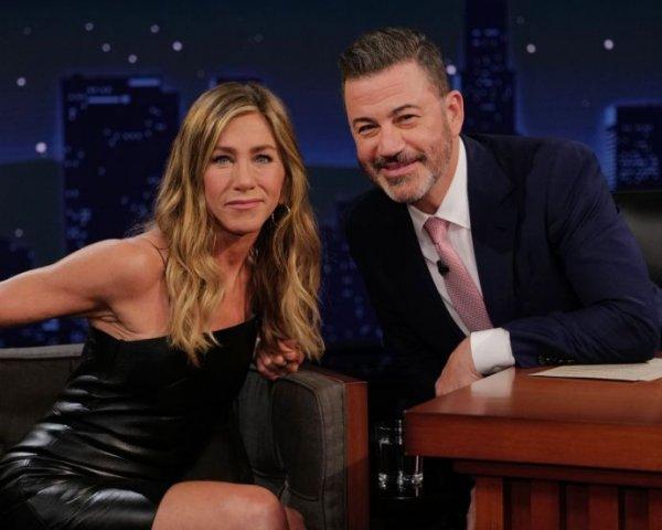 Jennifer Aniston Wears Daring Mini, Showing Off Her Perfect Legs