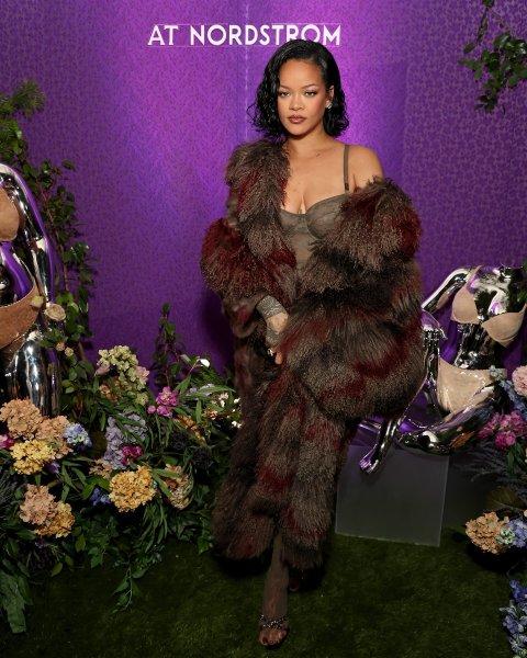 Fur and lingerie: Rihanna has arranged an interesting collaboration