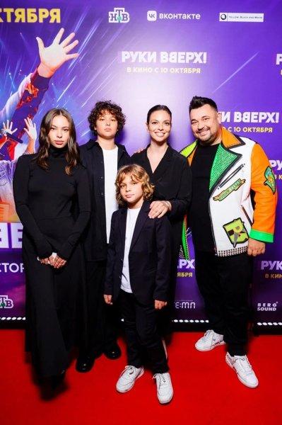 Sergey Zhukov, Svetlana Bondarchuk, Nick Riin and other celebrities met at the premiere