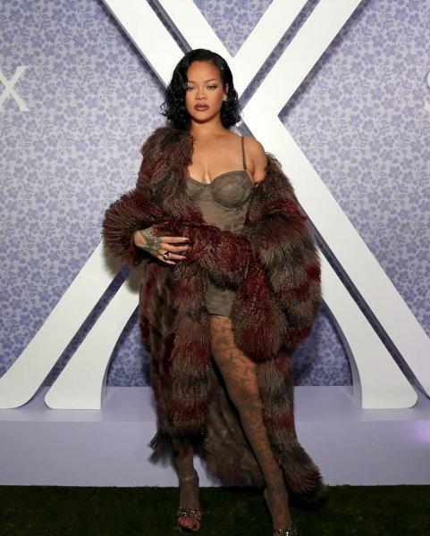 Fur and lingerie: Rihanna has arranged an interesting collaboration