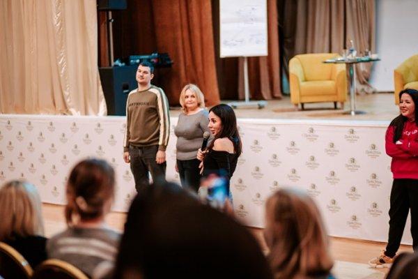 Yulia Khadartseva continued her thematic meetings in Tolyatti