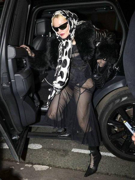 Madonna chose an ambiguous outfit to visit an art exhibition